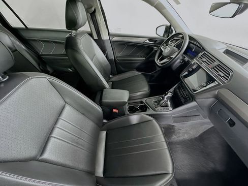 Used 2024 Volkswagen Tiguan SE image 27