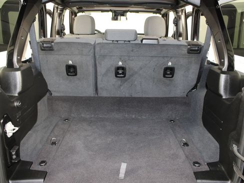 Used 2025 Jeep Wrangler Unlimited Sahara w/ Safety Group AWD/4WD image 17