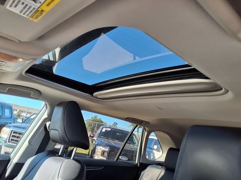 Used 2019 Toyota RAV4 XLE Premium image 11