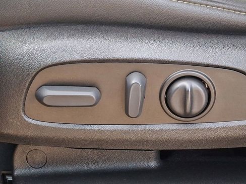 Certified 2023 Chevrolet Traverse LT image 28