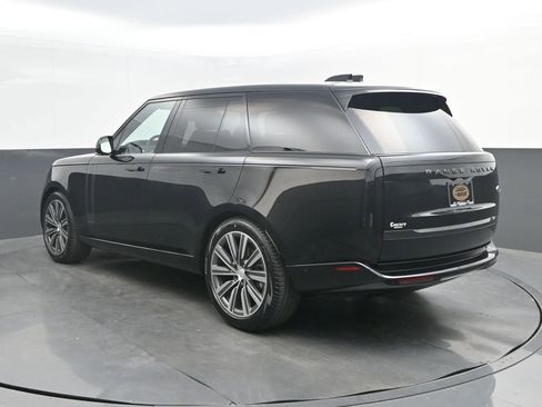 Used 2023 Land Rover Range Rover SE AWD/4WD image 3