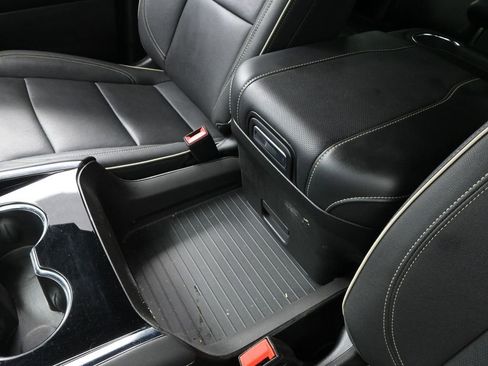 Used 2025 Chevrolet Suburban Premier image 28