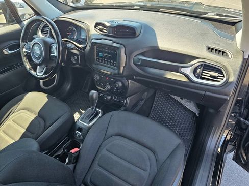 Used 2018 Jeep Renegade Latitude w/ Cold Weather Group AWD/4WD image 11