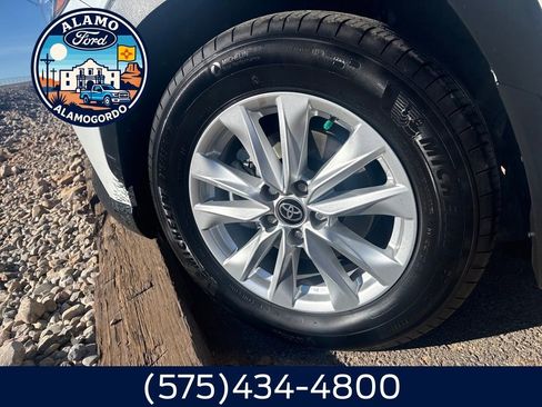 Used 2024 Toyota Corolla Cross LE image 2