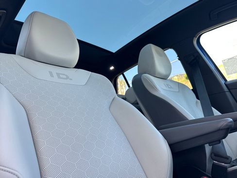 Used 2021 Volkswagen ID.4 Pro S w/ Gradient Package image 17