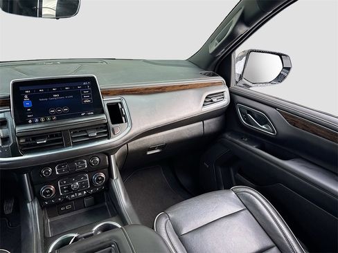 Used 2021 Chevrolet Suburban Premier image 25