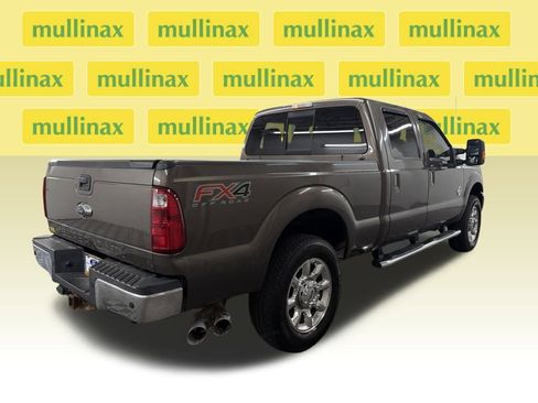 Used 2016 Ford F250 Lariat w/ Lariat Interior Package image 3