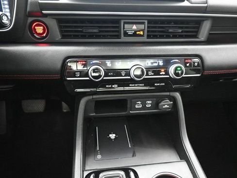 Used 2025 Honda Pilot Black Edition image 31