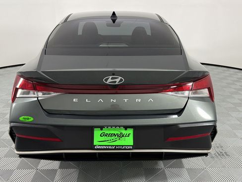Used 2024 Hyundai Elantra SEL FWD image 10
