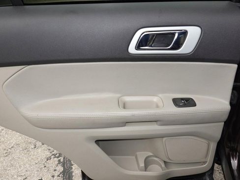 Used 2013 Ford Explorer XLT FWD image 21