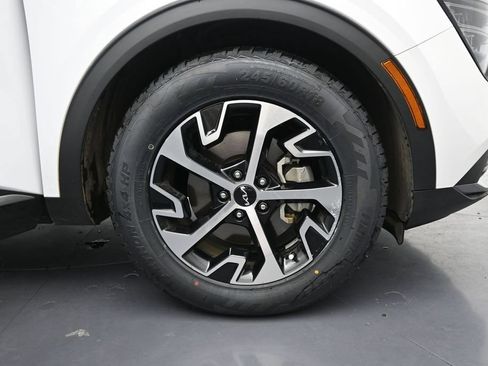 Used 2024 Kia Sportage EX FWD image 6