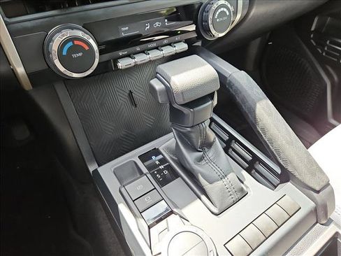 Used 2025 Toyota Tacoma SR5 AWD/4WD image 12