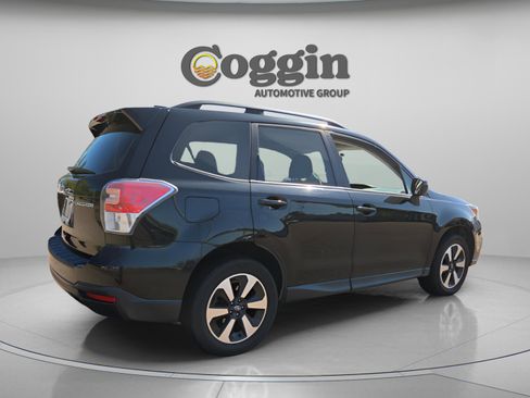 Used 2018 Subaru Forester 2.5i Premium w/ All-Weather Package image 5