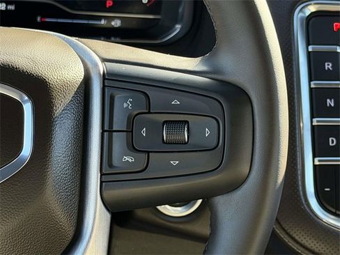 Used 2024 GMC Yukon SLT w/ SLT Luxury Package image 21