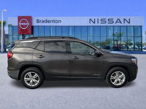 Used 2019 GMC Terrain SLE w/ Driver Convenience Package image 4