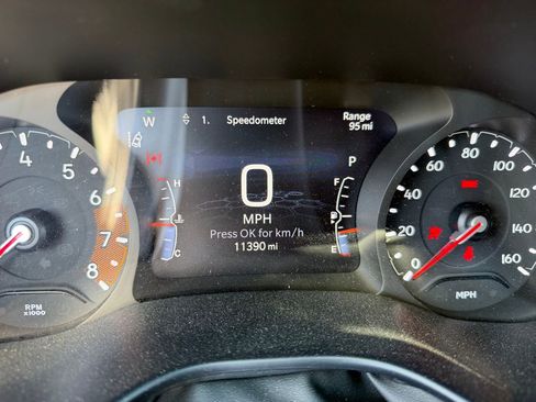 Used 2025 Jeep Compass Latitude w/ Altitude Special Edition image 3