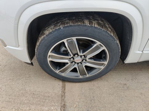 Used 2018 GMC Acadia Denali w/ Technology Package image 9