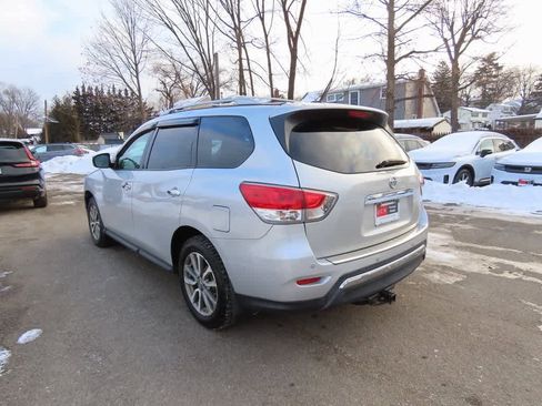 Used 2016 Nissan Pathfinder SV image 4