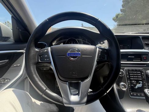 Used 2016 Volvo V60 T5 Platinum FWD image 10