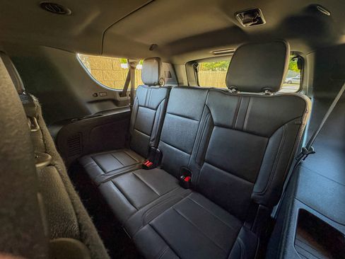 Used 2025 Chevrolet Suburban RST w/ Comfort Package AWD/4WD image 27