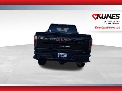 Used 2024 GMC Sierra 2500 AT4 image 5
