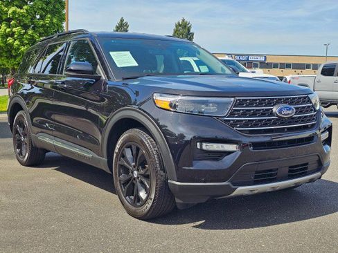Used 2023 Ford Explorer XLT w/ Equipment Group 202A AWD/4WD image 1
