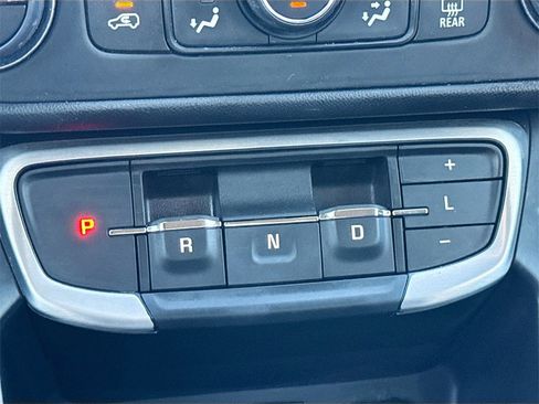 Used 2024 GMC Terrain SLE w/ Driver Convenience Package image 16