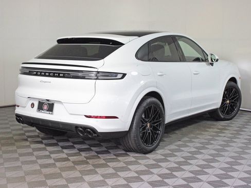 Used 2025 Porsche Cayenne Coupe image 8