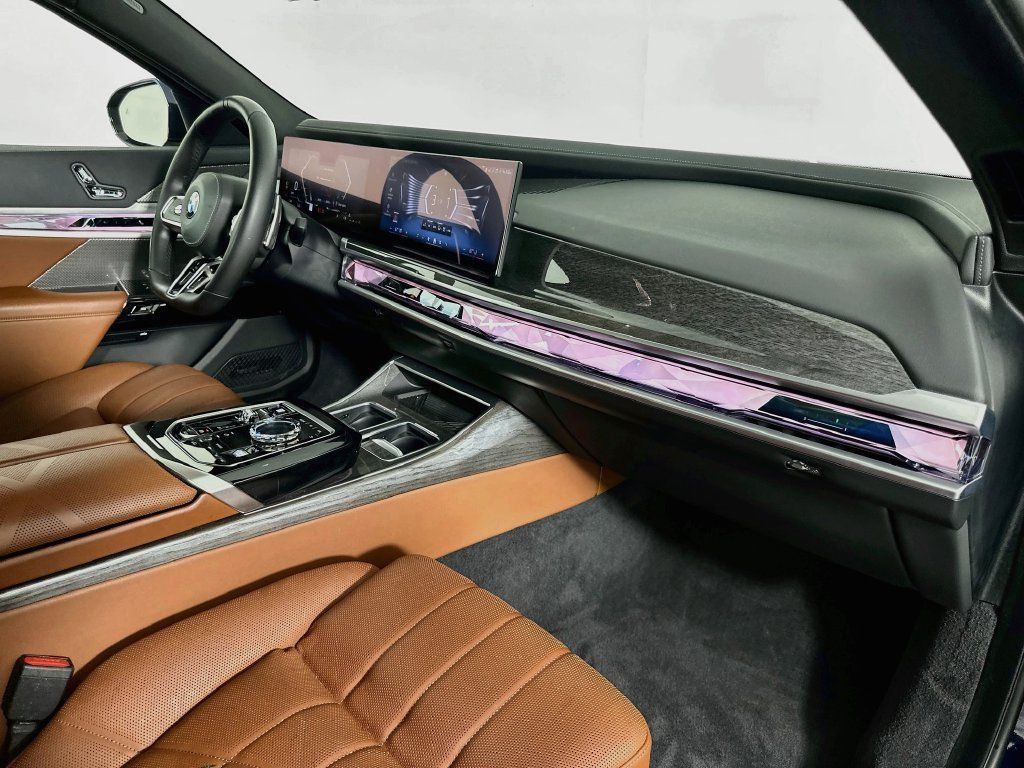 Certified 2024 BMW 760i xDrive AWD/4WD image 29