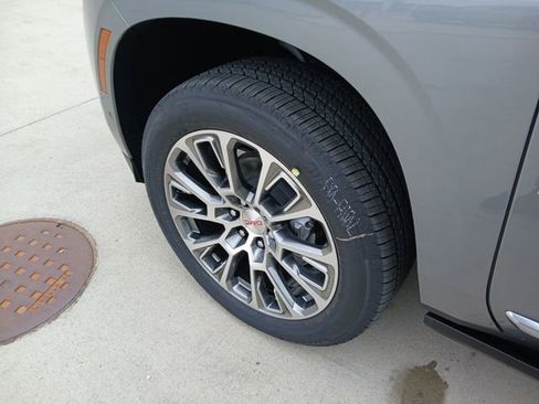 New 2026 GMC Yukon XL Denali w/ Sun & Power Step Package AWD/4WD image 31