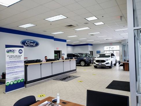Used 2024 Ford Explorer XLT w/ Equipment Group 202A AWD/4WD image 13