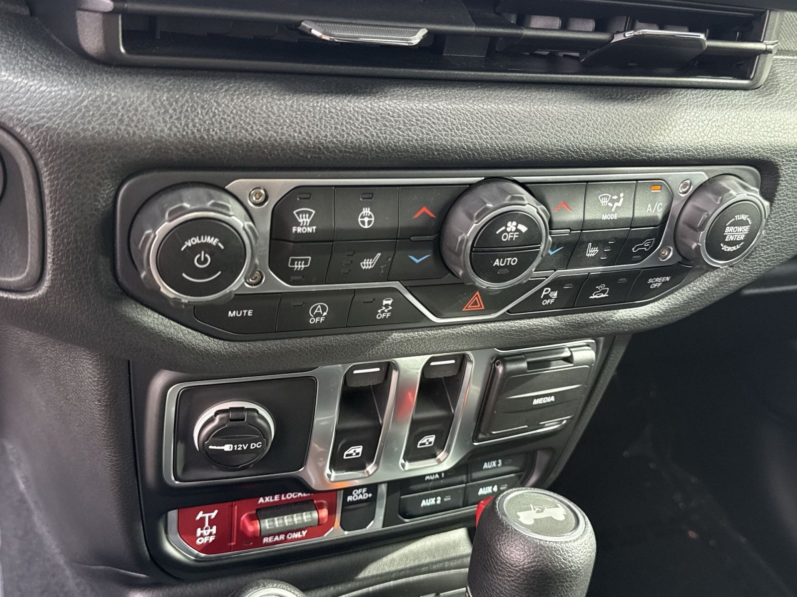 Used 2025 Jeep Wrangler Sport AWD/4WD image 21