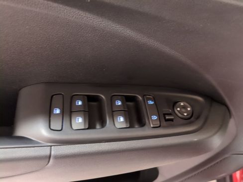 Used 2025 Hyundai Venue SEL image 17