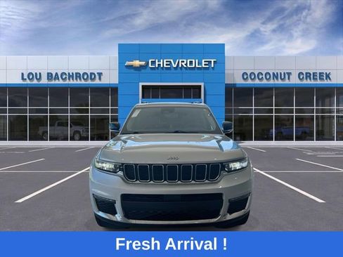 Used 2023 Jeep Grand Cherokee L Limited RWD image 3