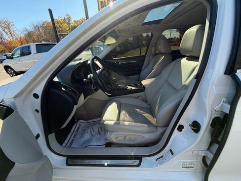 Used 2015 INFINITI Q50 Sport w/ Deluxe Touring Package image 10