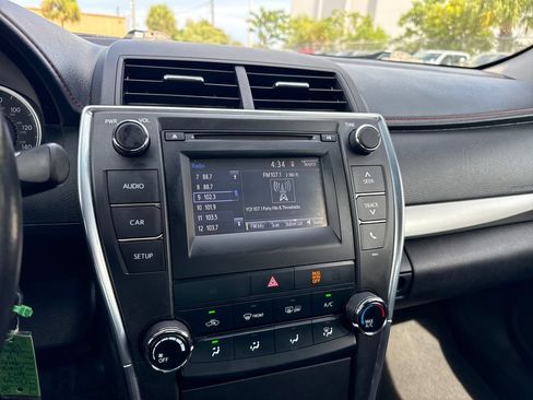 Used 2017 Toyota Camry SE FWD image 18