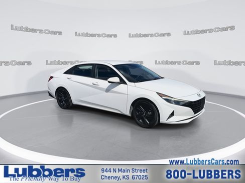 Used 2023 Hyundai Elantra SEL image 2