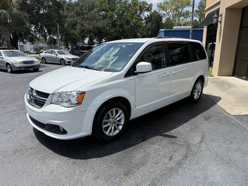 Used 2019 Dodge Grand Caravan SXT FWD image 3