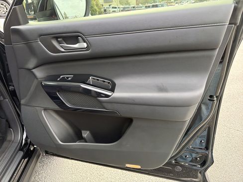 Used 2022 Nissan Pathfinder SV w/ SV Premium Package image 14