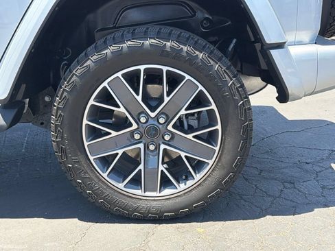 Used 2024 Jeep Wrangler High Altitude AWD/4WD image 16