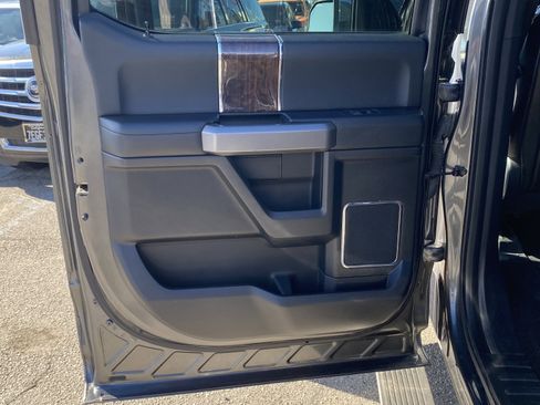 Used 2016 Ford F150 Platinum w/ Equipment Group 701A Luxury image 20