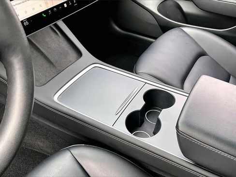 Used 2023 Tesla Model 3 Standard Range image 16