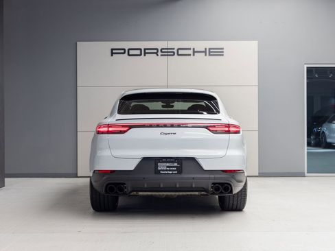 Certified 2023 Porsche Cayenne Platinum Edition image 6