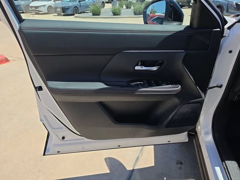 New 2026 Nissan Kicks SR w/ SR Premium Package FWD image 22