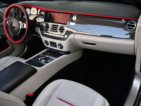 Used 2020 Rolls-Royce Dawn RWD image 18