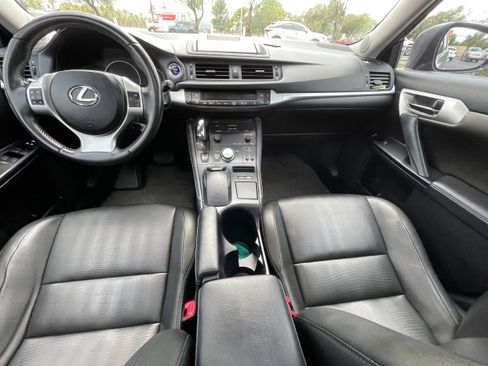 Used 2013 Lexus CT 200h w/ Premium Pkg w/Navigation FWD image 22