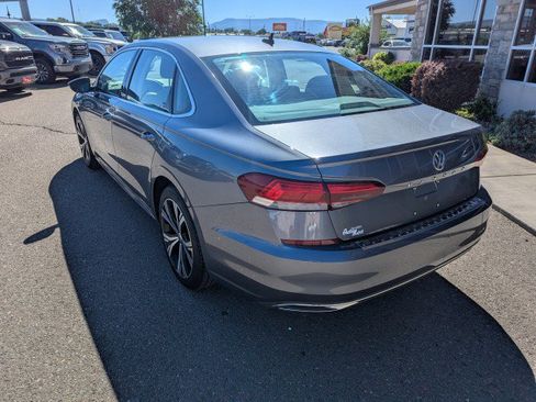 Used 2022 Volkswagen Passat 2.0T SE FWD image 3