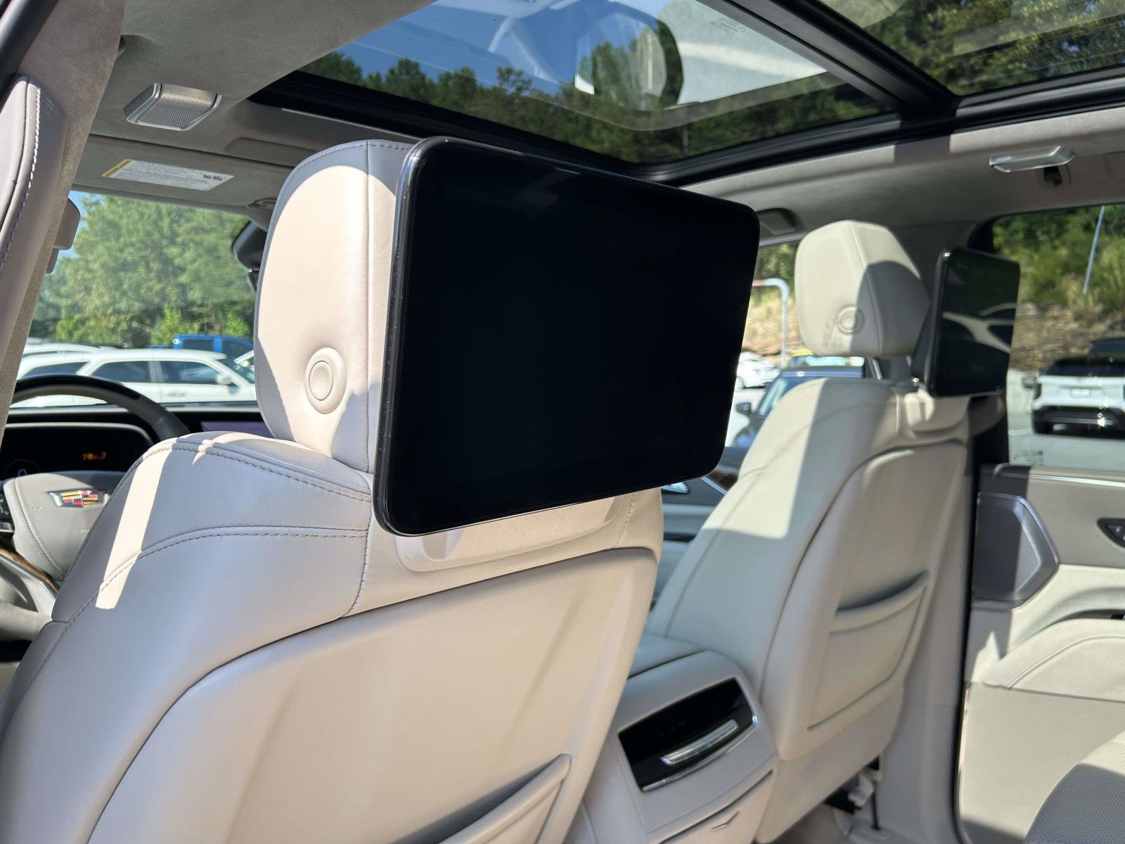 Certified 2023 Cadillac Escalade Sport Platinum w/ LPO, ONYX Package AWD/4WD image 13