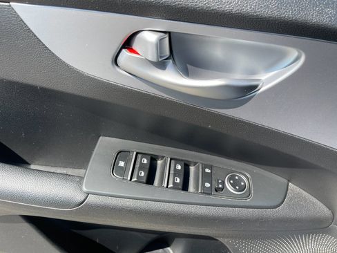 Used 2023 Kia Forte LXS FWD image 13