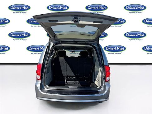 Used 2016 Dodge Grand Caravan SXT image 25